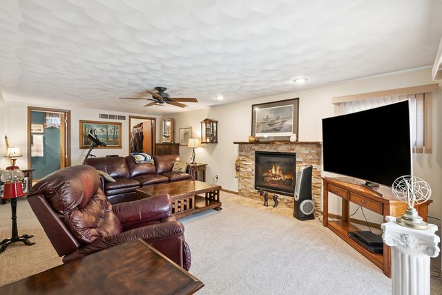 870 47th Avenue 2, East Moline, IL 61244