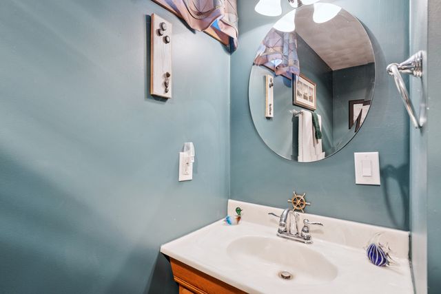 870 47th Avenue 2, East Moline, IL 61244