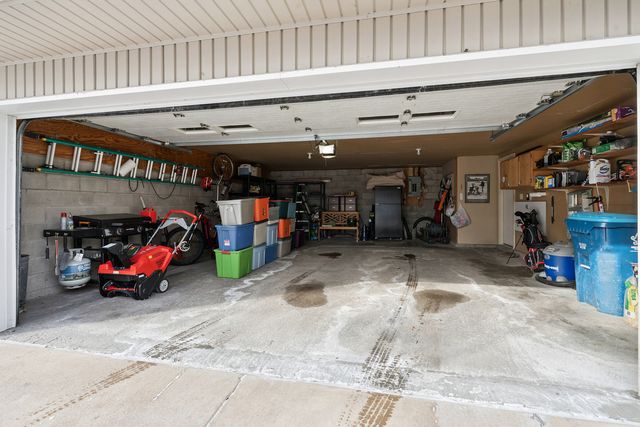 870 47th Avenue 2, East Moline, IL 61244