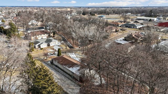 870 47th Avenue 2, East Moline, IL 61244