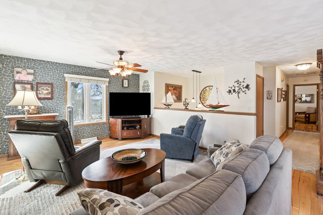 870 47th Avenue 2, East Moline, IL 61244