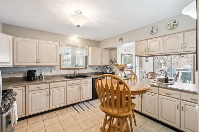 870 47th Avenue 2, East Moline, IL 61244