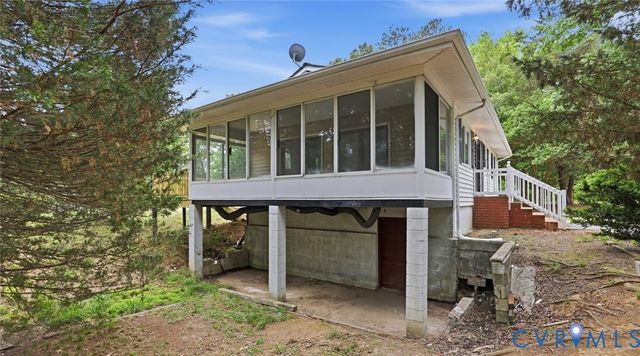 5431 W Hundred Rd, Chester, VA 23831