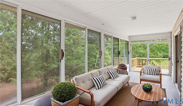 5431 W Hundred Rd, Chester, VA 23831