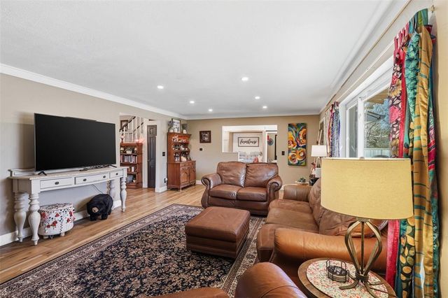 6000 Broadmoor Avenue, Oklahoma City, OK 73132