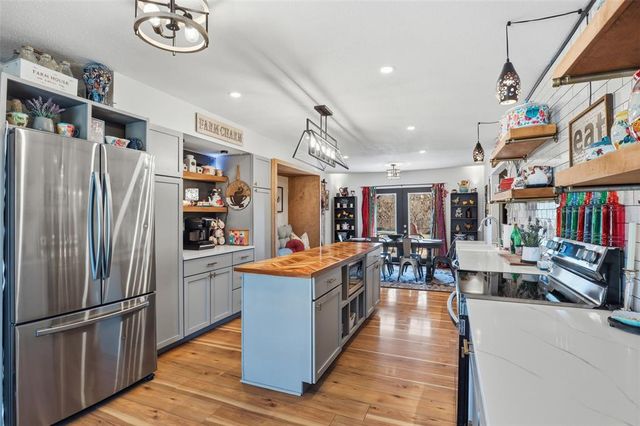 6000 Broadmoor Avenue, Oklahoma City, OK 73132