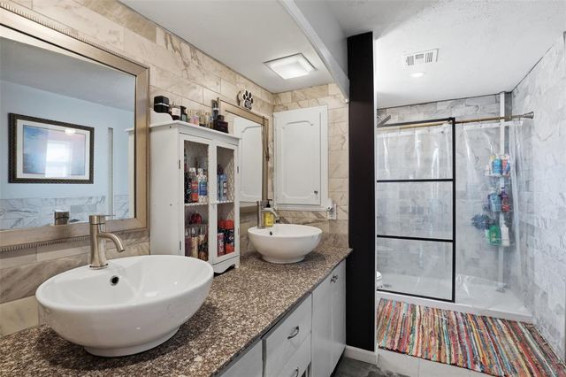 6000 Broadmoor Avenue, Oklahoma City, OK 73132