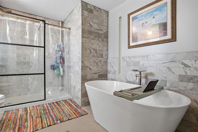 6000 Broadmoor Avenue, Oklahoma City, OK 73132