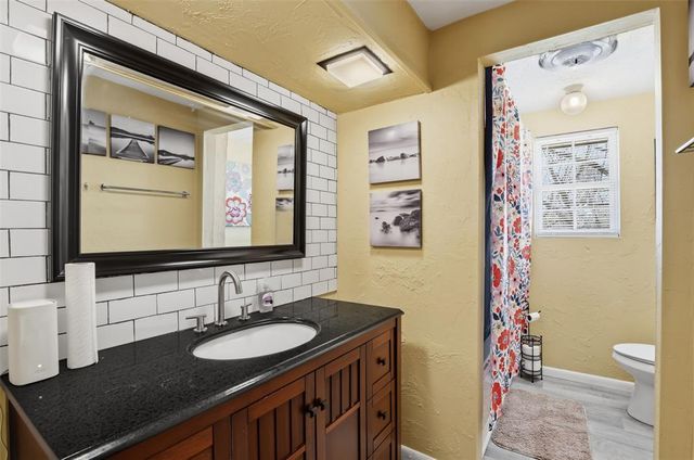 6000 Broadmoor Avenue, Oklahoma City, OK 73132