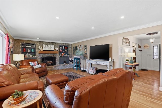 6000 Broadmoor Avenue, Oklahoma City, OK 73132