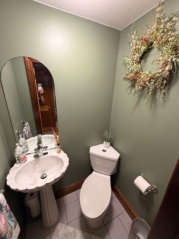 446 Lindsey St, Attleboro, MA 02703