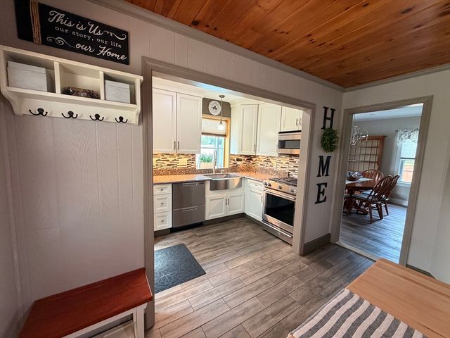 446 Lindsey St, Attleboro, MA 02703