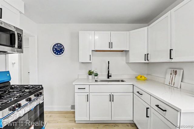 12066 Bramell, Redford, MI 48239