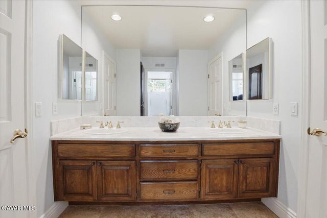 27139 Crystal Springs Road, Canyon Country, CA 91387