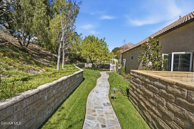27139 Crystal Springs Road, Canyon Country, CA 91387