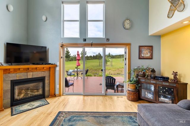 1692 East Road, Deary, ID 83823