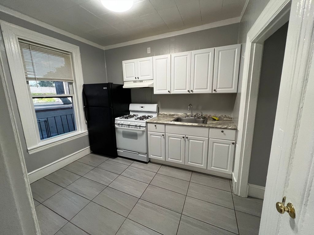 64 Hollis Street 13, Framingham, MA 01702