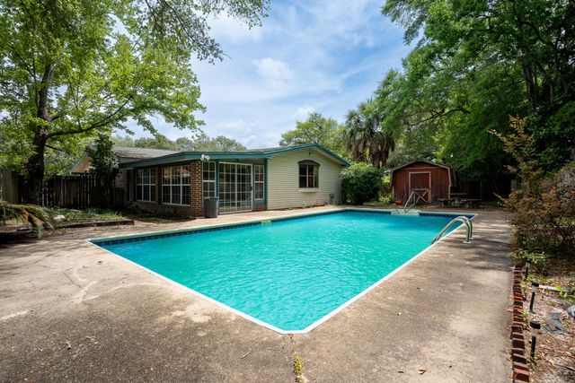 406 NW Sherry Circle, Fort Walton Beach, FL 32548