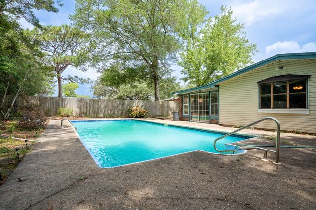 406 NW Sherry Circle, Fort Walton Beach, FL 32548