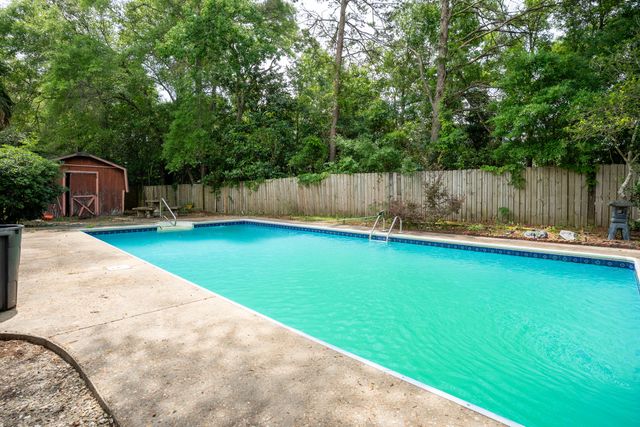 406 NW Sherry Circle, Fort Walton Beach, FL 32548