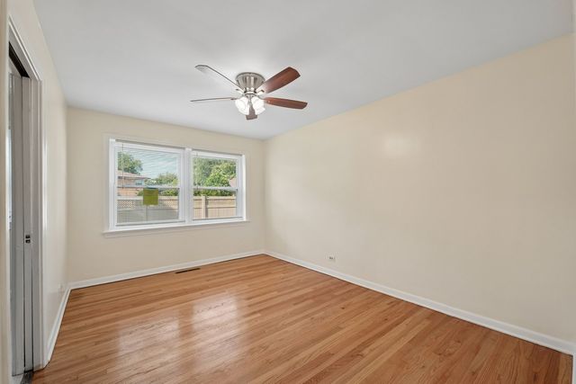 10350 Canterbury Street 1E, Westchester, IL 60154