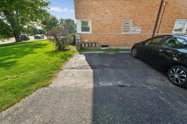 10350 Canterbury Street 1E, Westchester, IL 60154