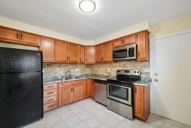 10350 Canterbury Street 1E, Westchester, IL 60154