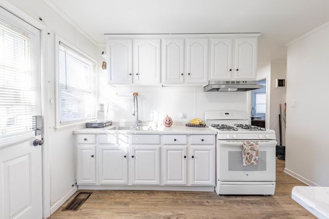 9904 S Cicero Avenue, Oak Lawn, IL 60453