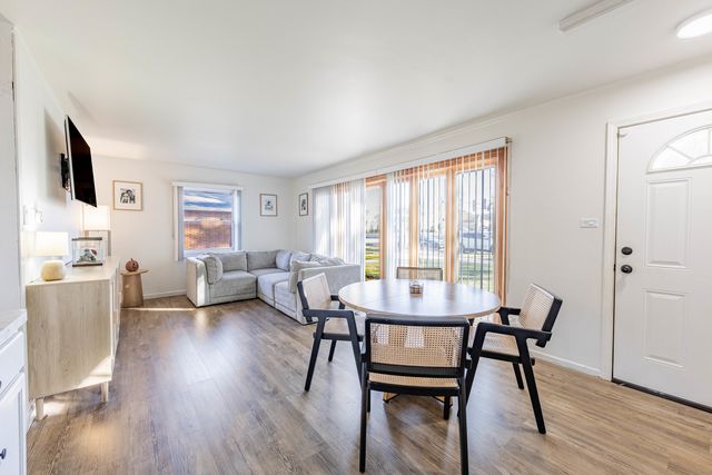 9904 S Cicero Avenue, Oak Lawn, IL 60453