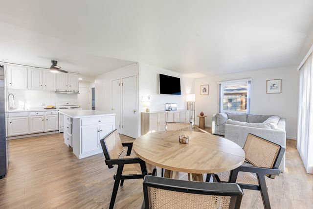 9904 S Cicero Avenue, Oak Lawn, IL 60453