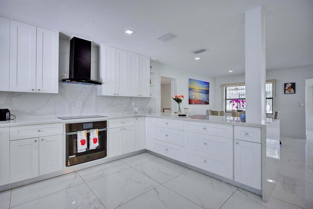 Image 17 of property listing at 4160 LAKEVIEW DRIVE, Sebring, FL 33870