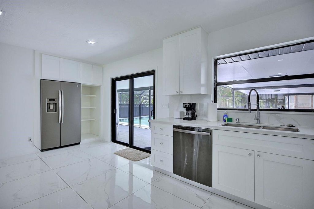 Image 18 of property listing at 4160 LAKEVIEW DRIVE, Sebring, FL 33870