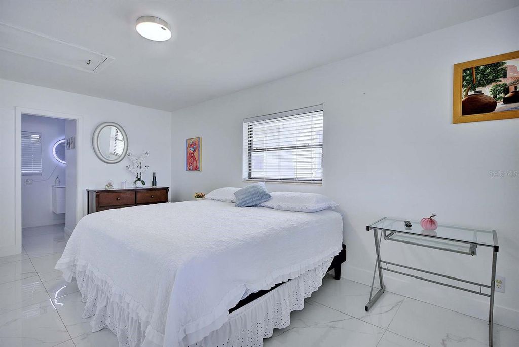Image 20 of property listing at 4160 LAKEVIEW DRIVE, Sebring, FL 33870