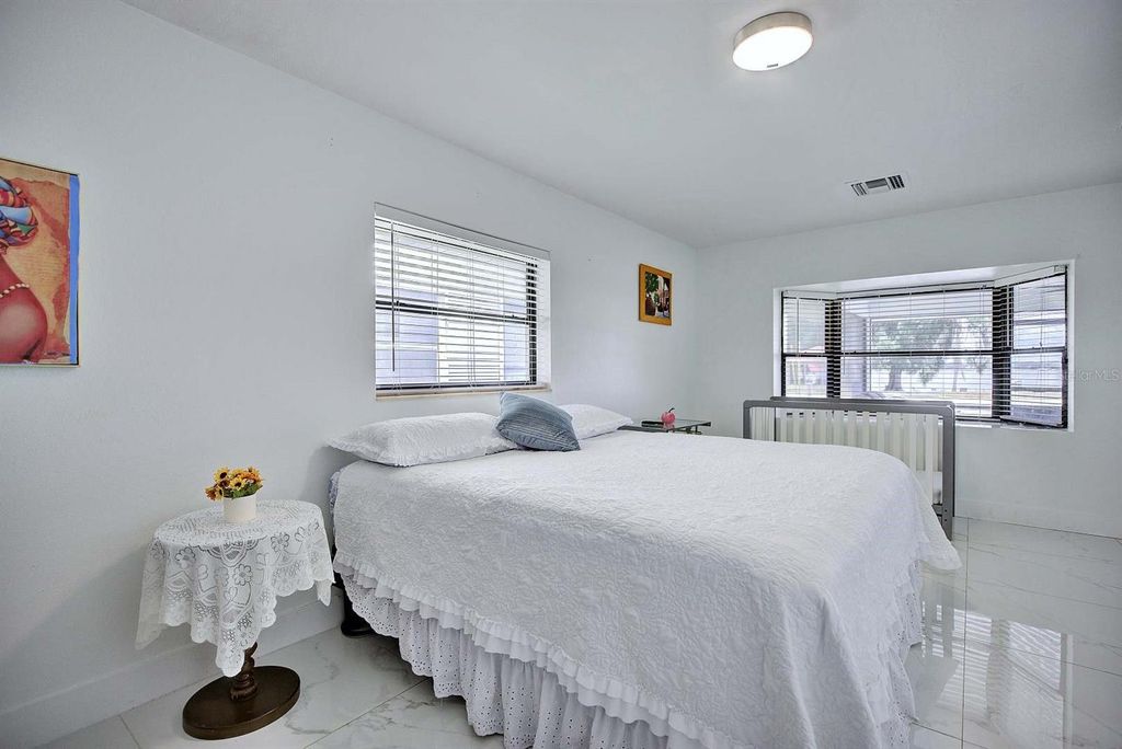 Image 22 of property listing at 4160 LAKEVIEW DRIVE, Sebring, FL 33870