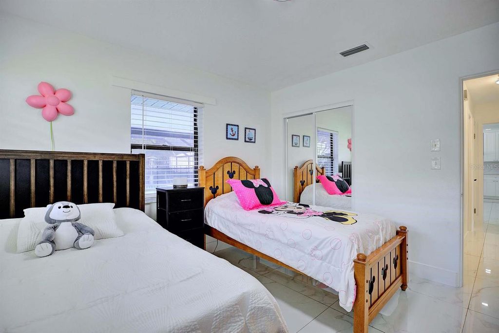 Image 26 of property listing at 4160 LAKEVIEW DRIVE, Sebring, FL 33870