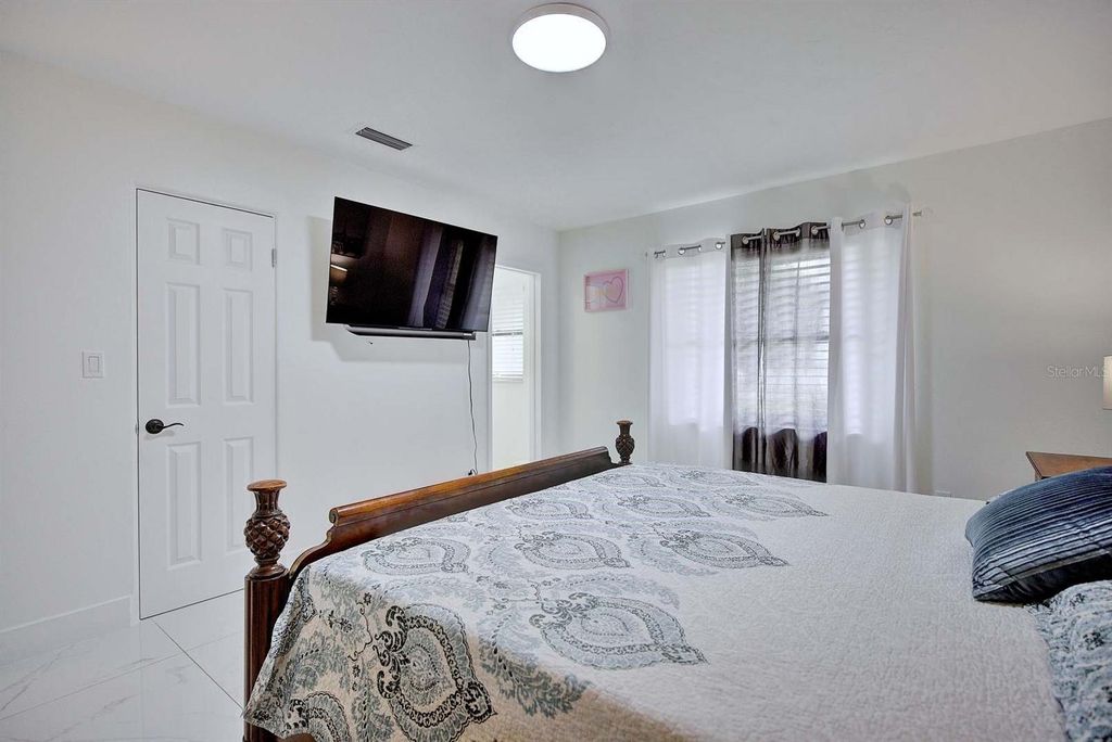 Image 29 of property listing at 4160 LAKEVIEW DRIVE, Sebring, FL 33870