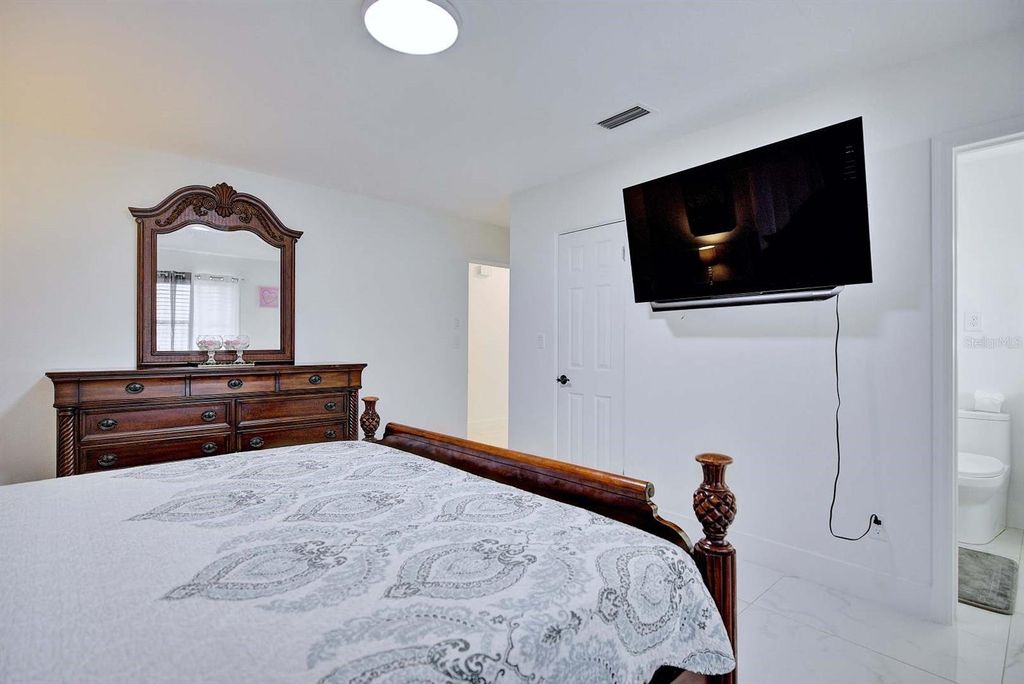 Image 31 of property listing at 4160 LAKEVIEW DRIVE, Sebring, FL 33870