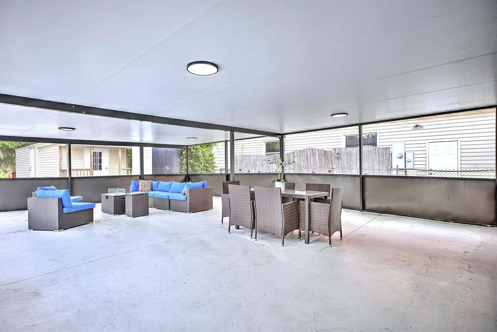 Image 33 of property listing at 4160 LAKEVIEW DRIVE, Sebring, FL 33870