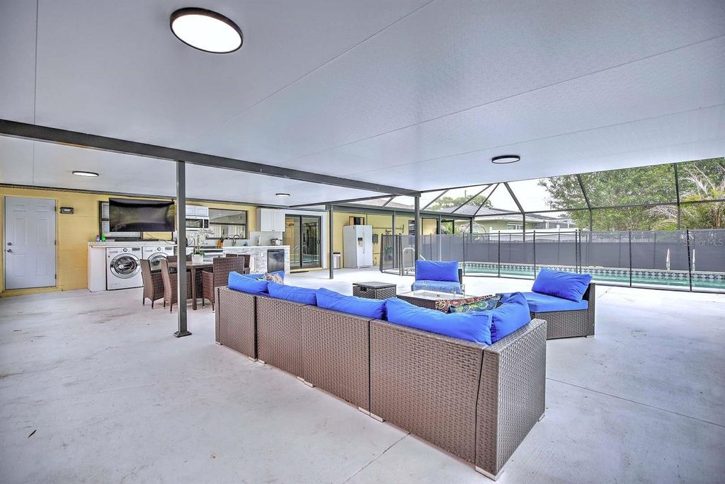 Image 34 of property listing at 4160 LAKEVIEW DRIVE, Sebring, FL 33870