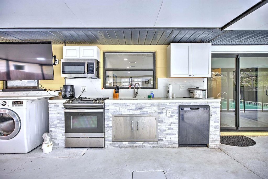 Image 36 of property listing at 4160 LAKEVIEW DRIVE, Sebring, FL 33870