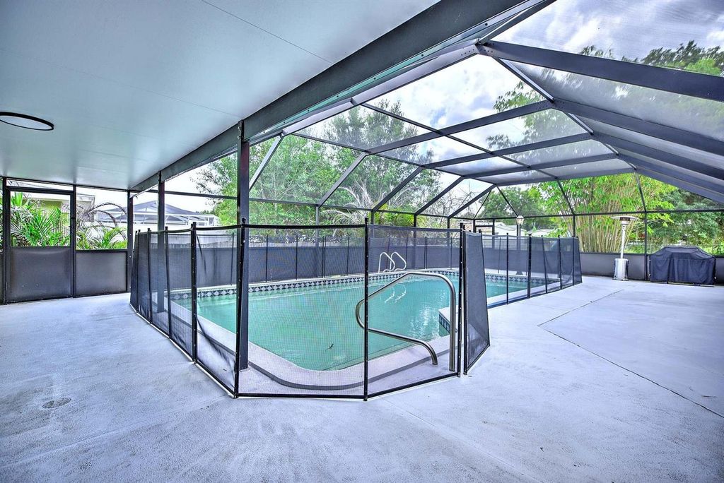 Image 37 of property listing at 4160 LAKEVIEW DRIVE, Sebring, FL 33870