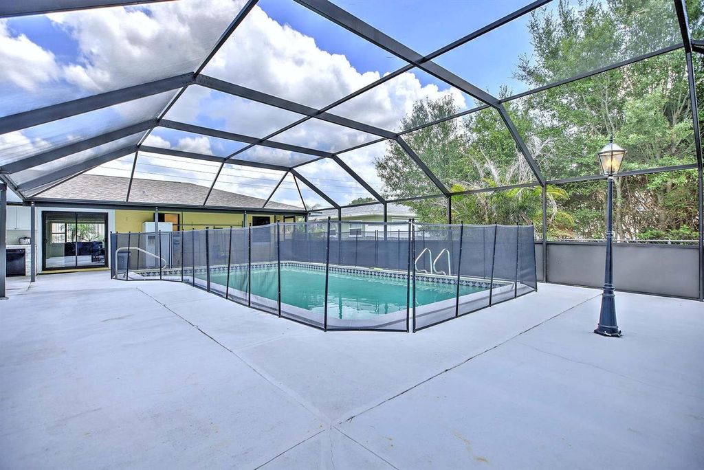 Image 39 of property listing at 4160 LAKEVIEW DRIVE, Sebring, FL 33870