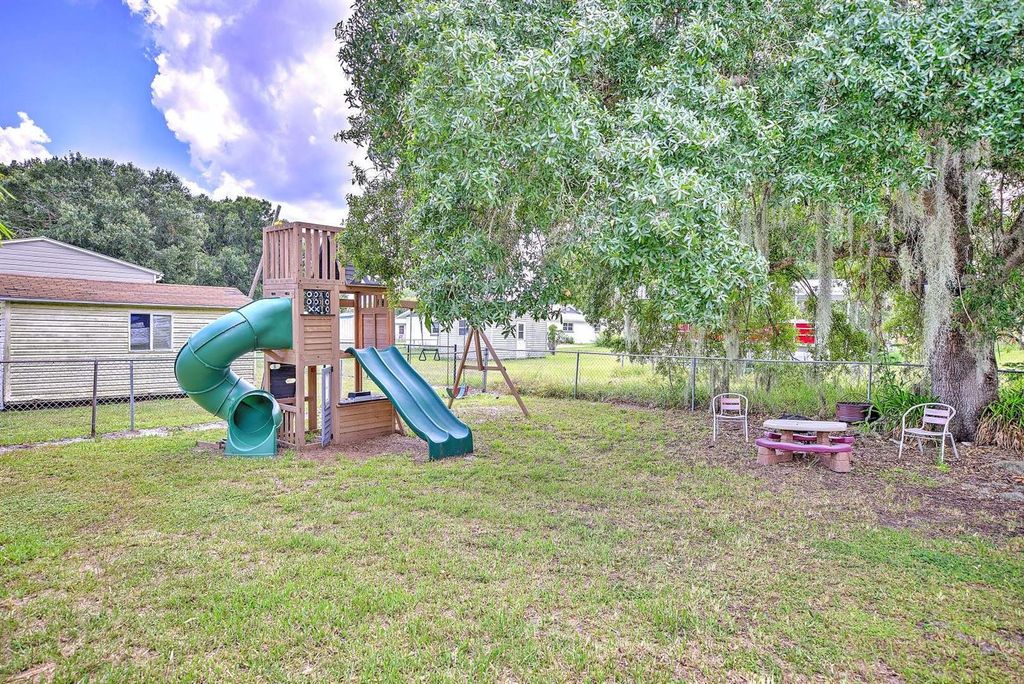 Image 48 of property listing at 4160 LAKEVIEW DRIVE, Sebring, FL 33870