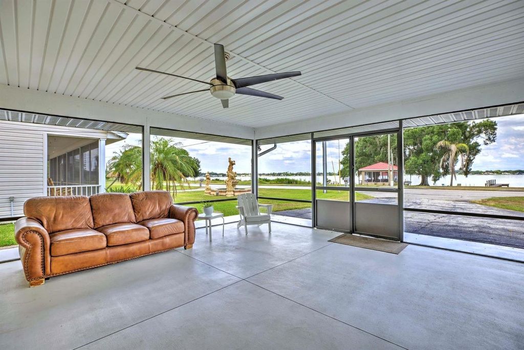 Image 6 of property listing at 4160 LAKEVIEW DRIVE, Sebring, FL 33870