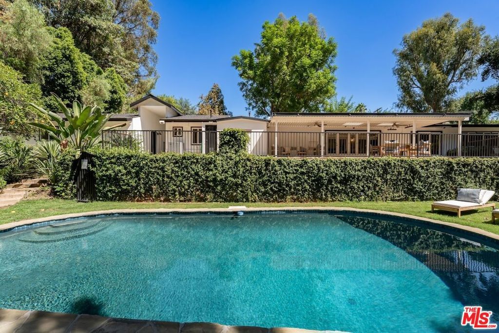 4725 Vanalden Avenue, Tarzana, CA 91356 — exterior