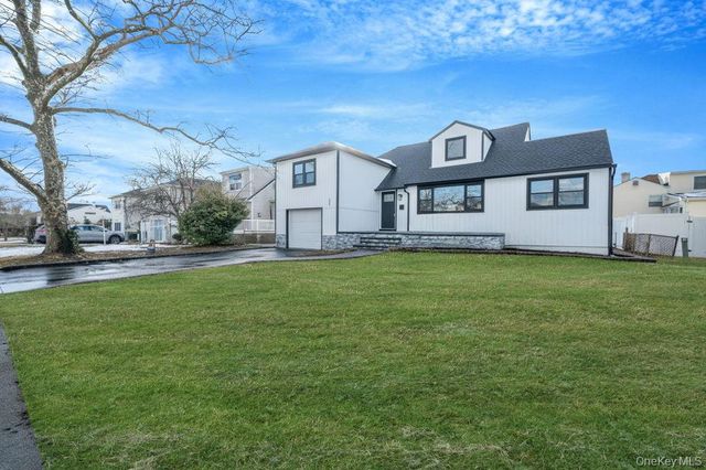 233 Harrison Avenue, Island Park, NY 11558