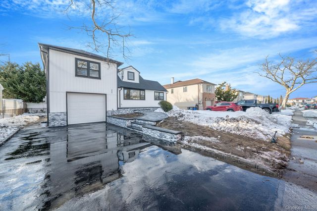 233 Harrison Avenue, Island Park, NY 11558