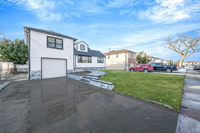 233 Harrison Avenue, Island Park, NY 11558