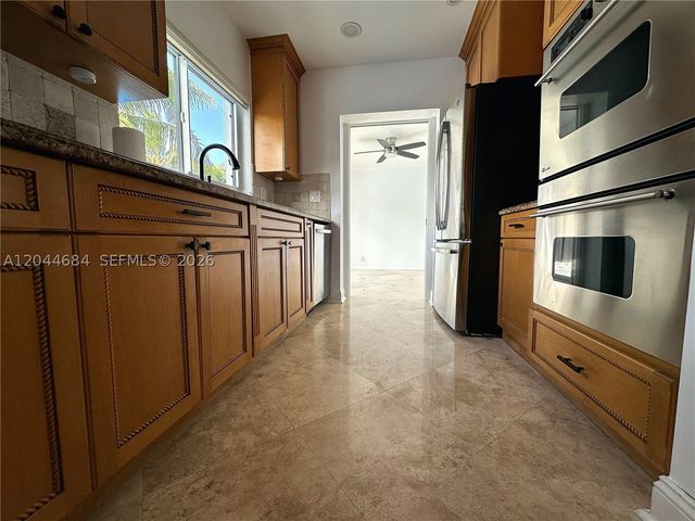 2445 SE 8th St, Pompano Beach, FL 33062