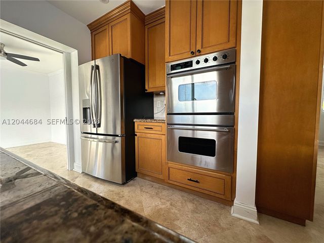 2445 SE 8th St, Pompano Beach, FL 33062